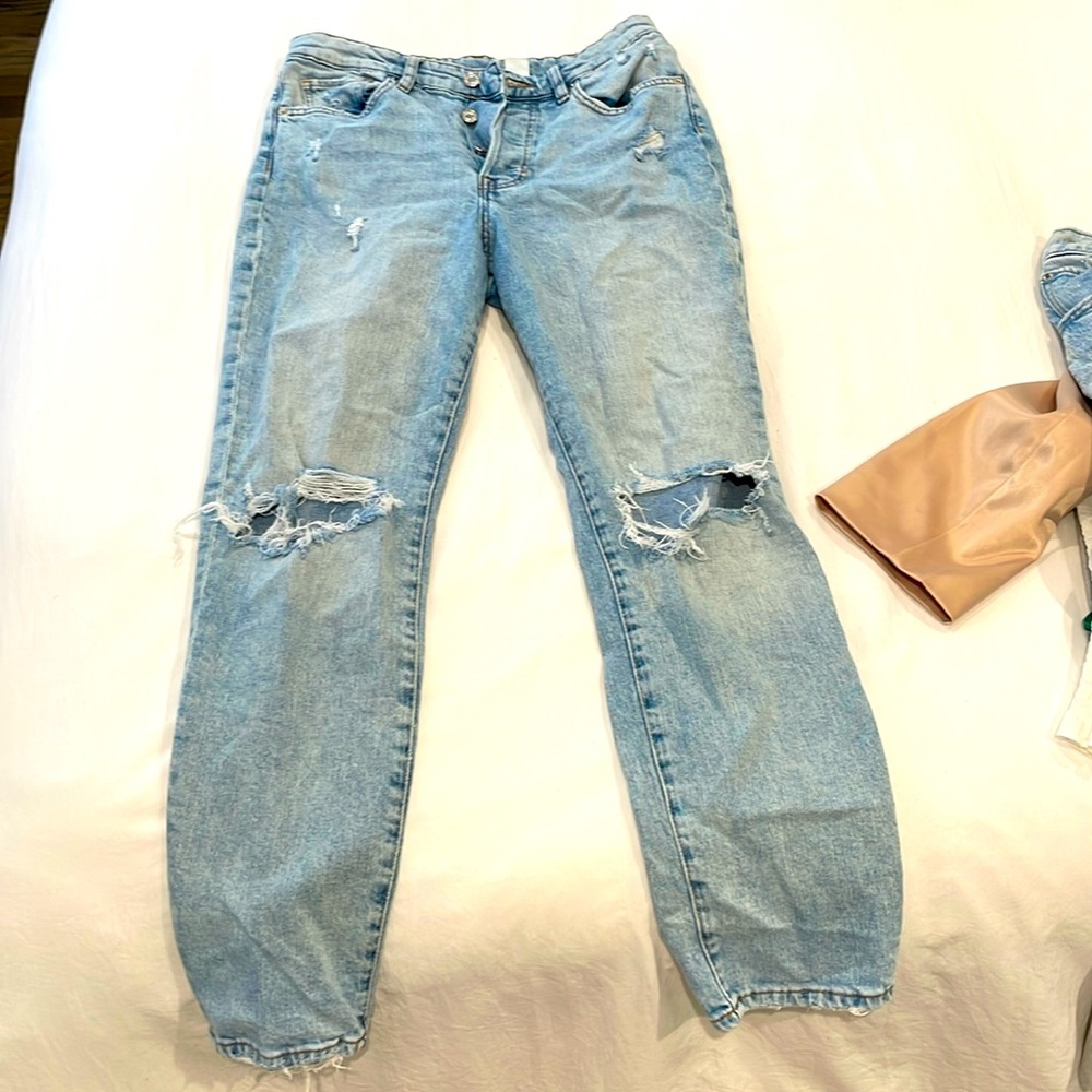 Straight ripped mom jeans size 6